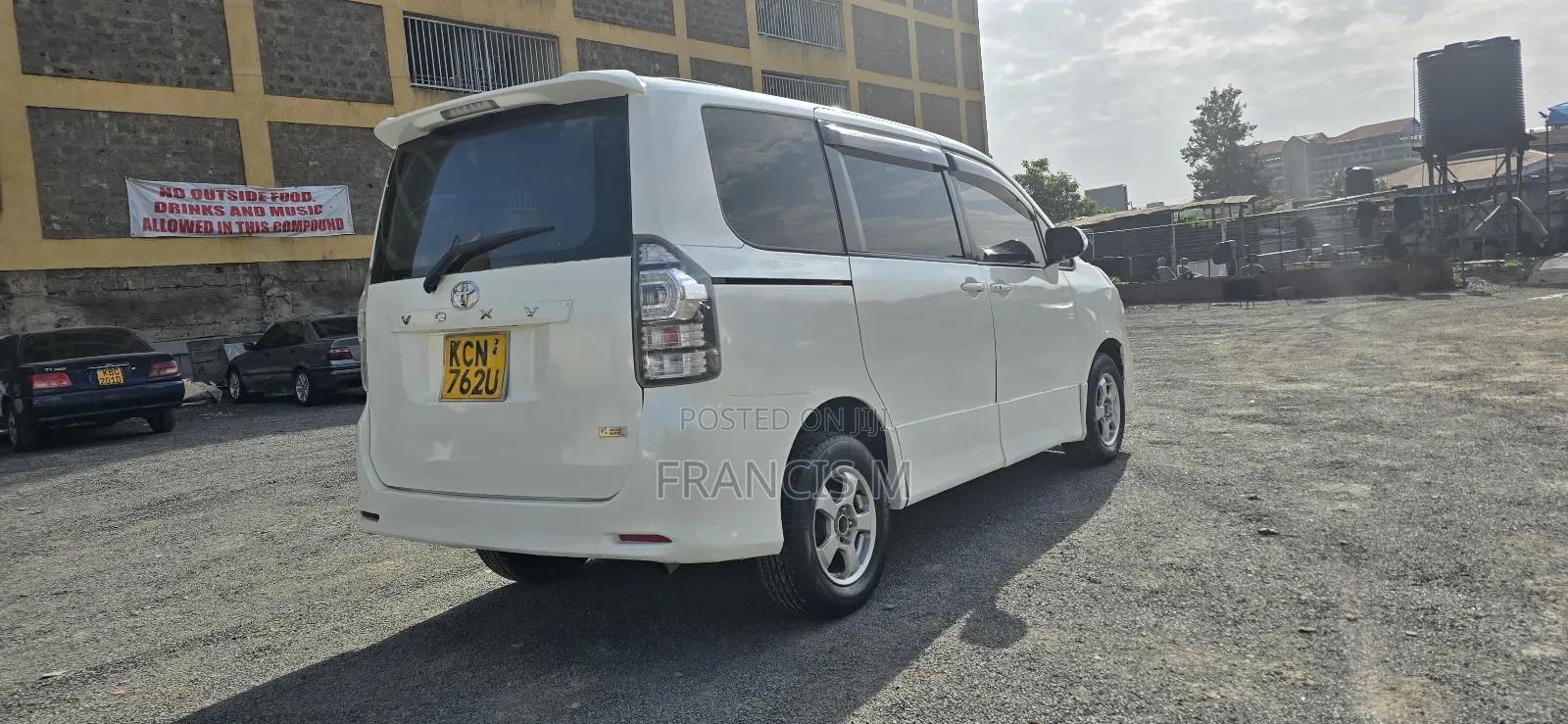 Toyota Voxy 2010 Pearl