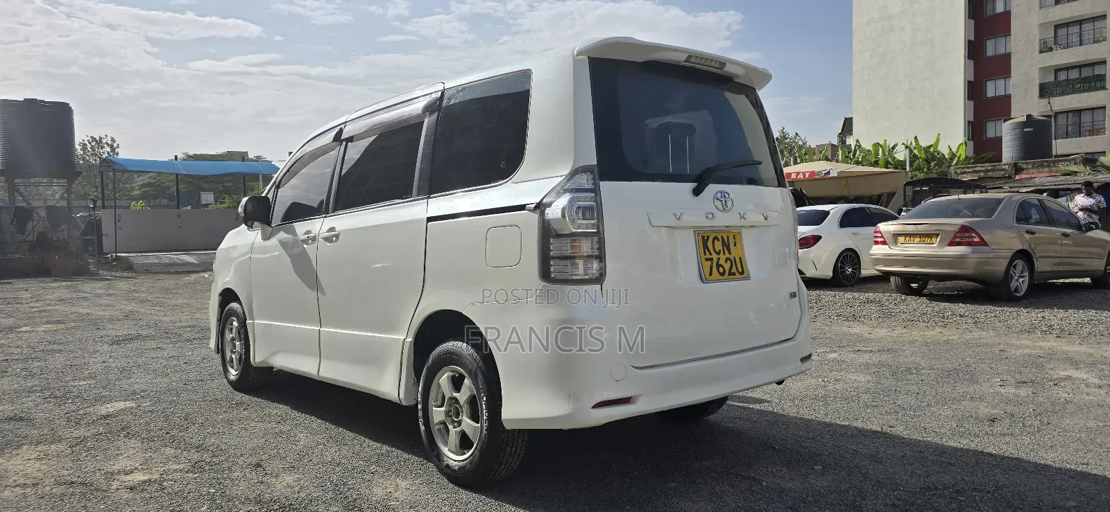 Toyota Voxy 2010 Pearl