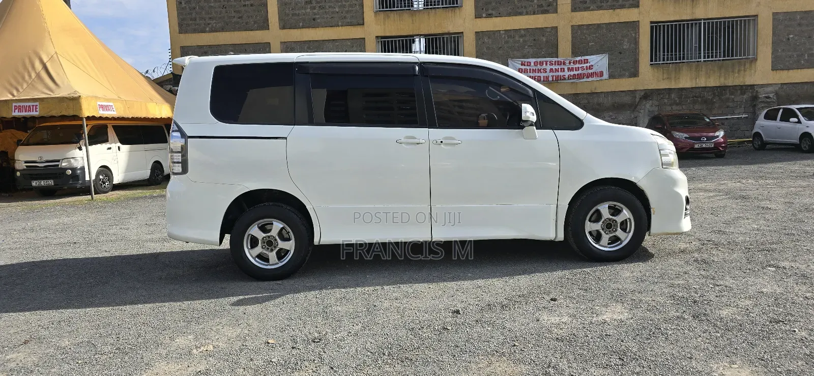 Toyota Voxy 2010 Pearl