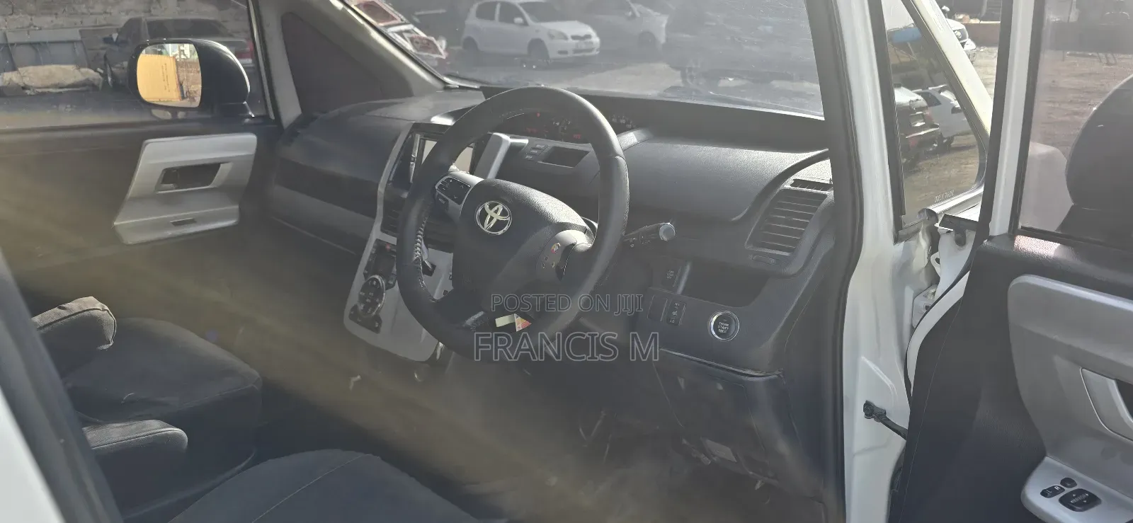 Toyota Voxy 2010 Pearl