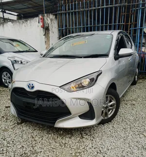 Toyota Yaris 1.5 Sedan LE 2020 Silver