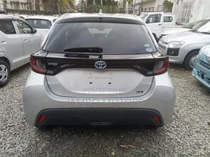 Toyota Yaris 1.5 Sedan LE 2020 Silver