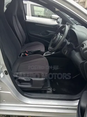 Toyota Yaris 1.5 Sedan LE 2020 Silver