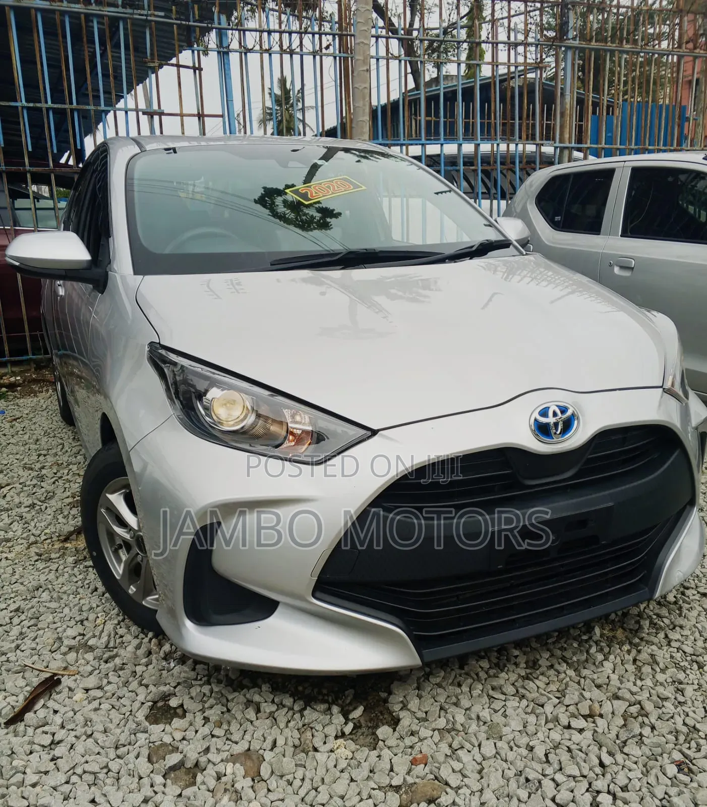Toyota Yaris 1.5 Sedan LE 2020 Silver