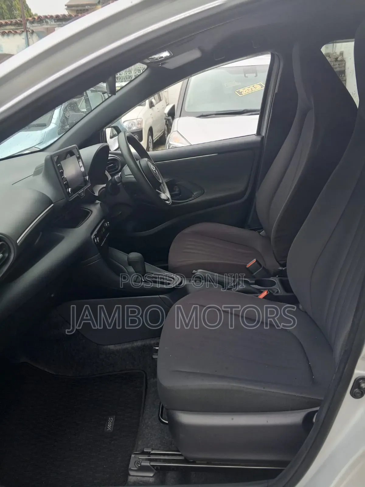 Toyota Yaris 1.5 Sedan LE 2020 Silver
