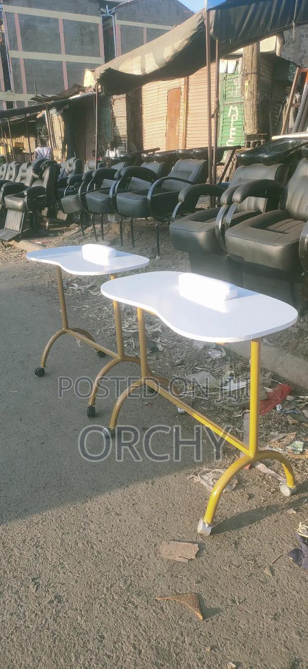 Simple Manicure Table / Nail Table - thumbnail 2