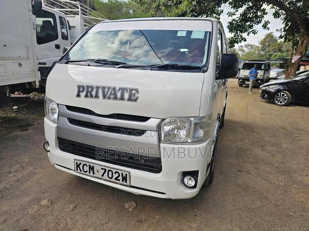 Toyota HiAce 2012 White - thumbnail 3