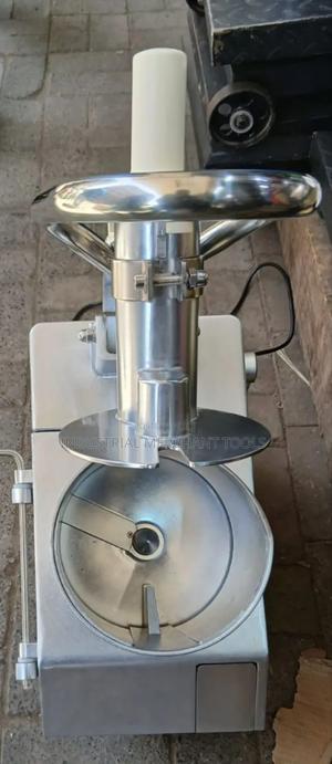 Heavy-Duty Vegetable Cutter - thumbnail 2