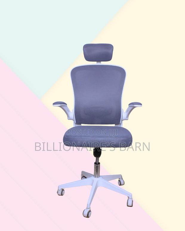 Adjustable Headrest Work Chair for Office — Office-Ready Style.