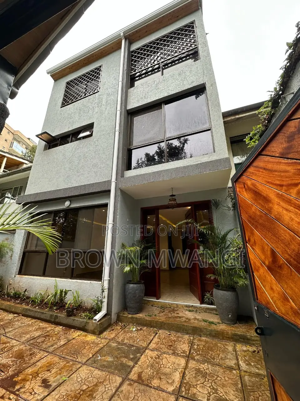 3bdrm House in Riverside Drive for rent