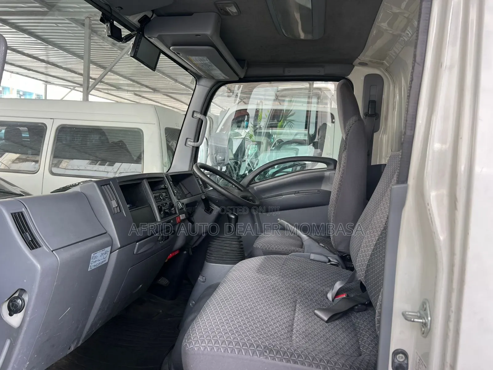 Isuzu Elf Cover Body 2018