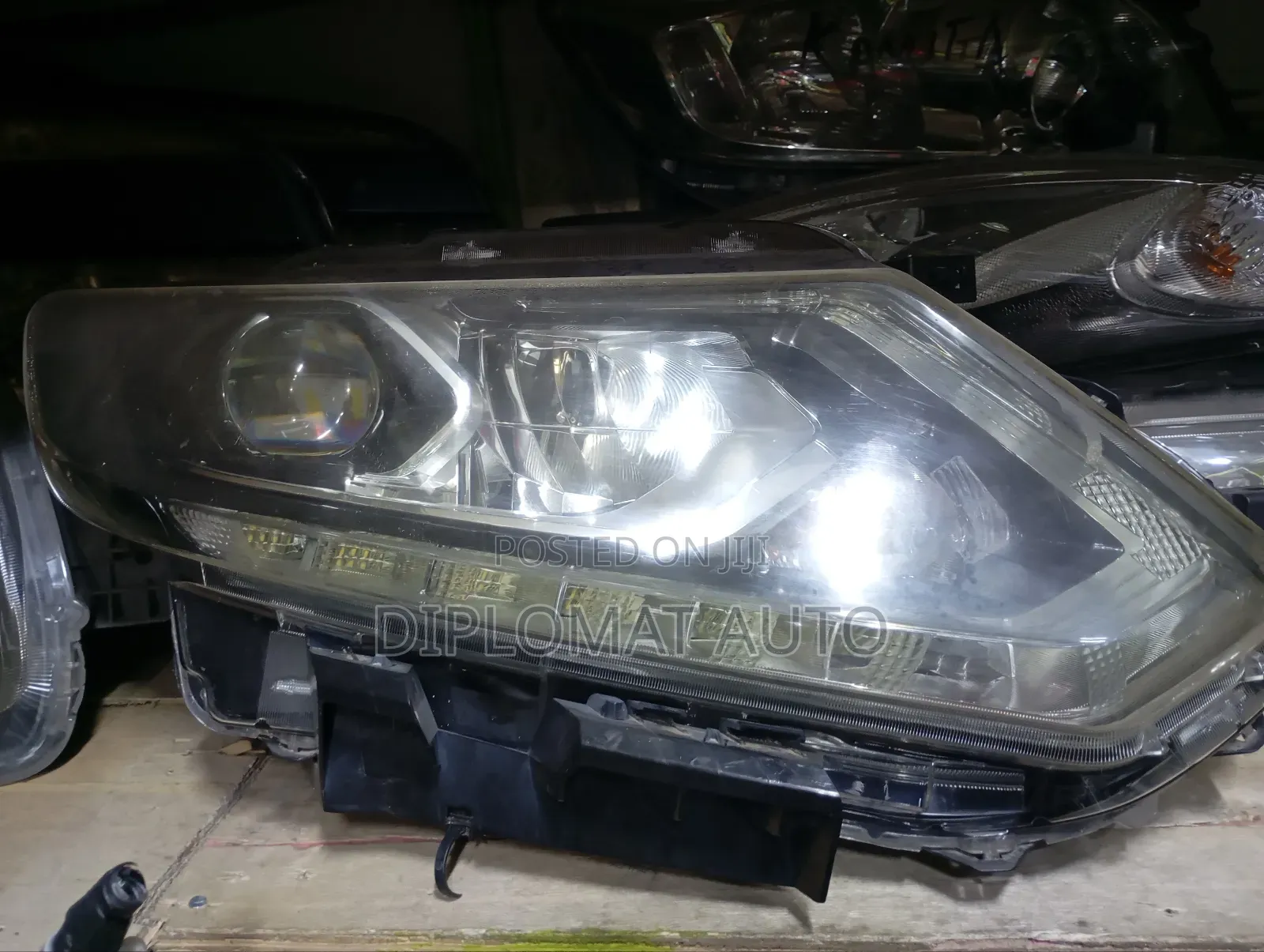 X-Trail Nt32 Headlight