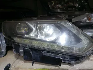 X-Trail Nt32 Headlight