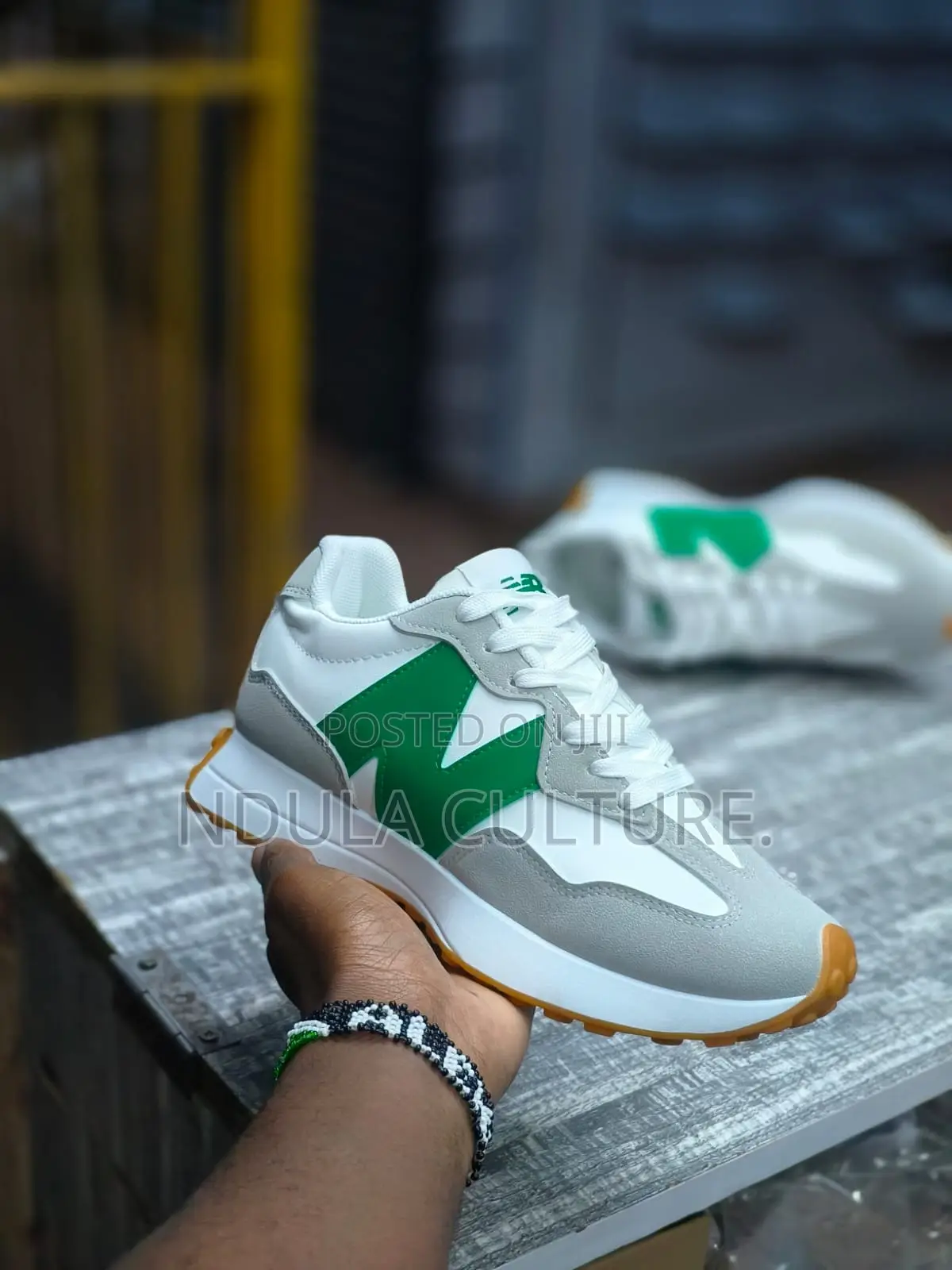 New Balance 327 Resilience