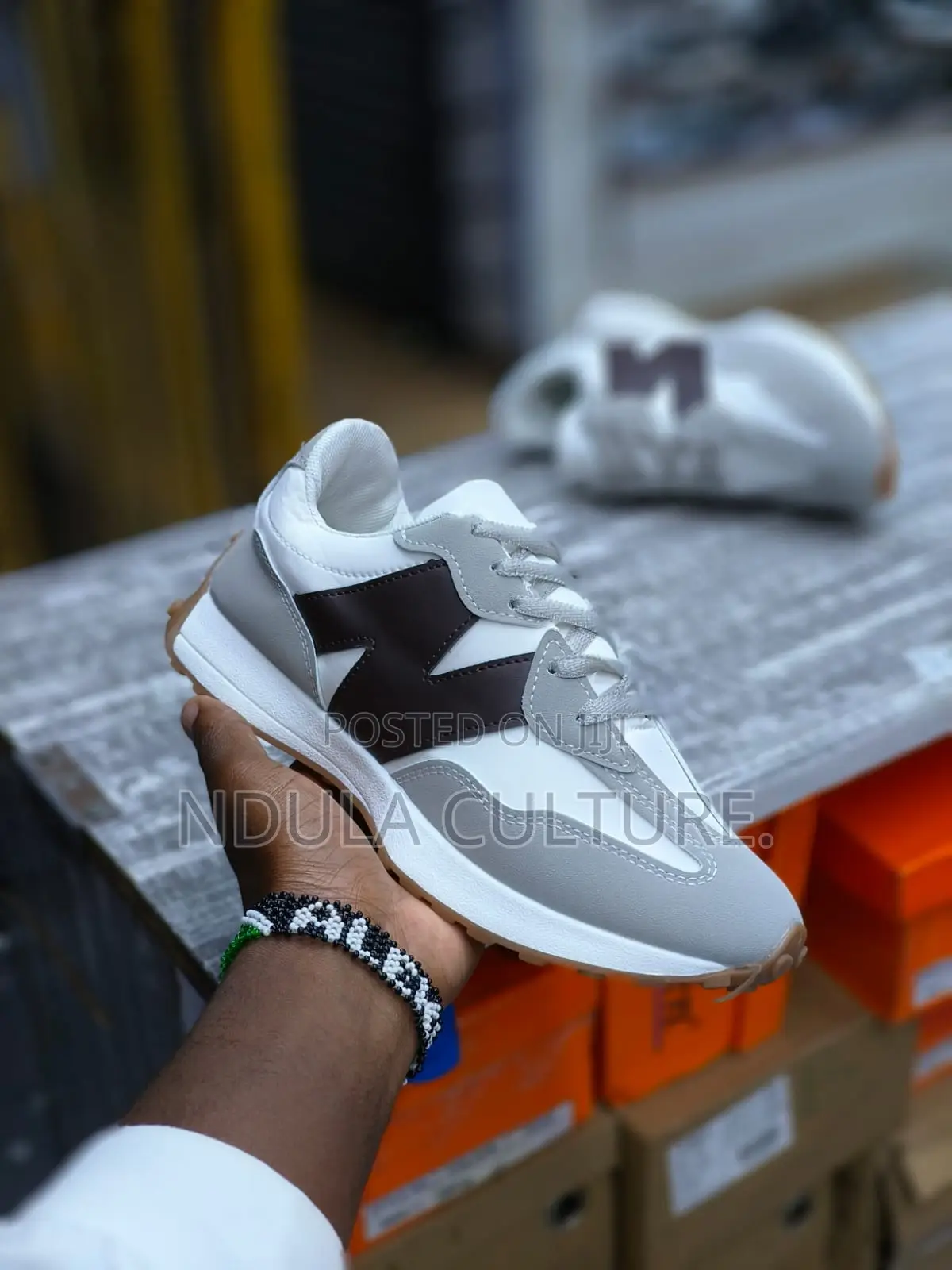 New Balance 327 Resilience