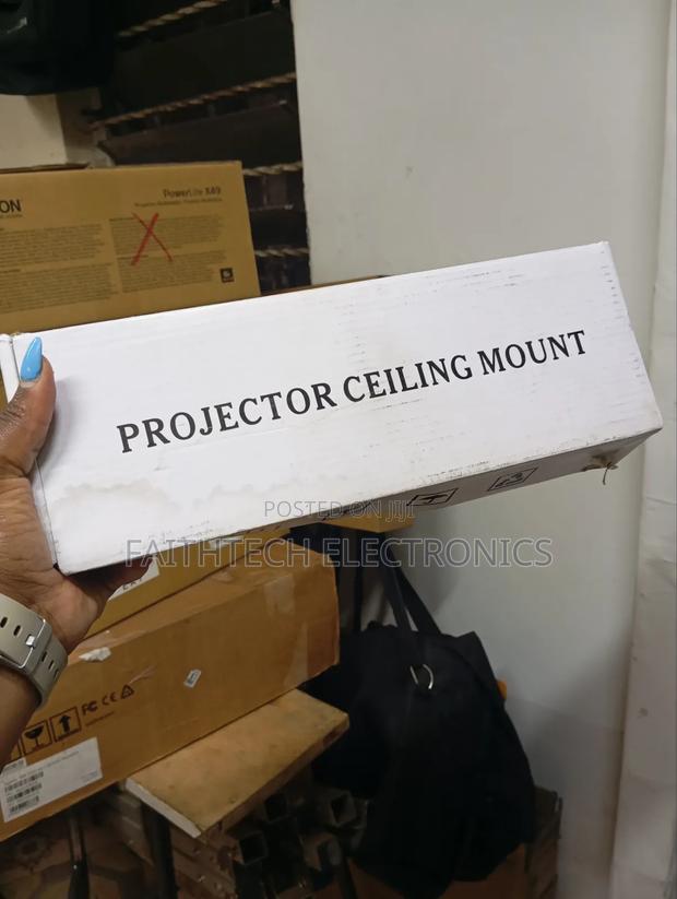 Adjustable Projector Ceiling Bracket – Office School Use