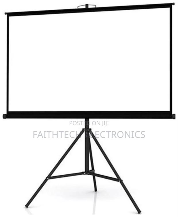 High-Quality Tripod Projection Screen -200 Cm by 200 Cm
