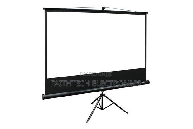 Adjustable Tripod Projector Screen -240cm By 240 Cm