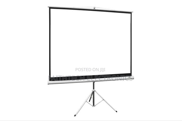 Durable Tripod Projector Screen – 150 Cm By 150 Cm - main view