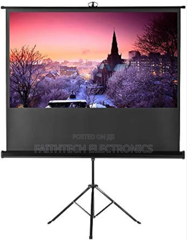 Foldable Tripod Projection Screen – 84" by 84"