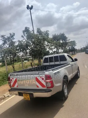 Toyota Hilux SR5 2013 Silver