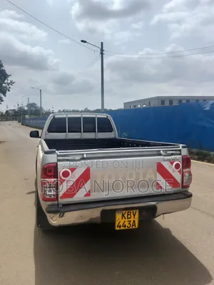 Toyota Hilux SR5 2013 Silver