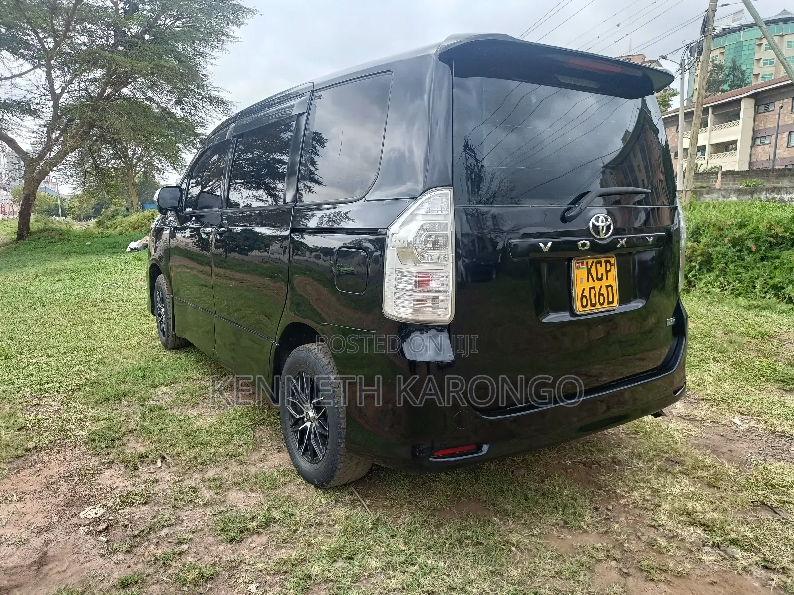 Toyota Voxy 2010 Black