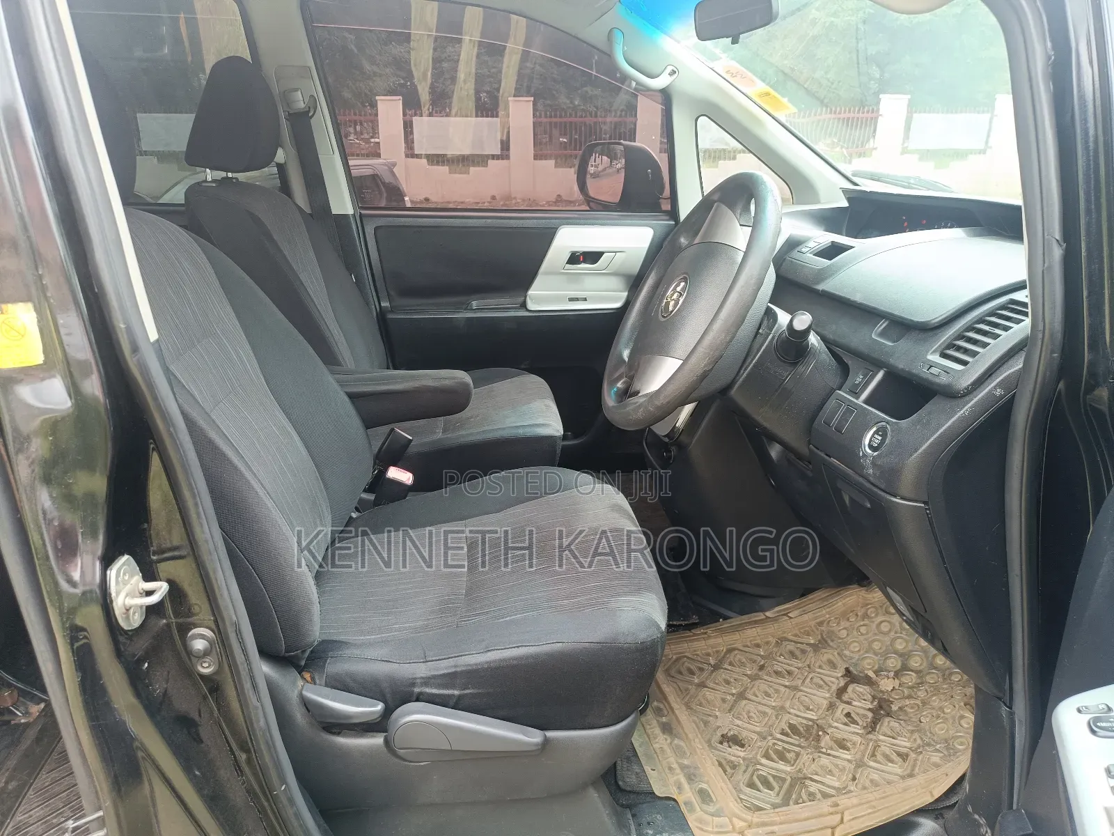 Toyota Voxy 2010 Black