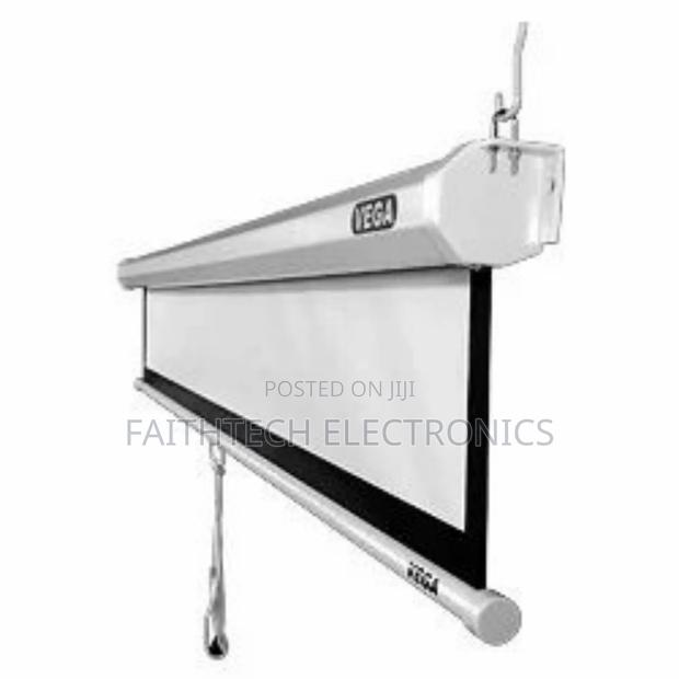 High-Quality Pull-Down Projector Screen 150 Cm by 150 Cm