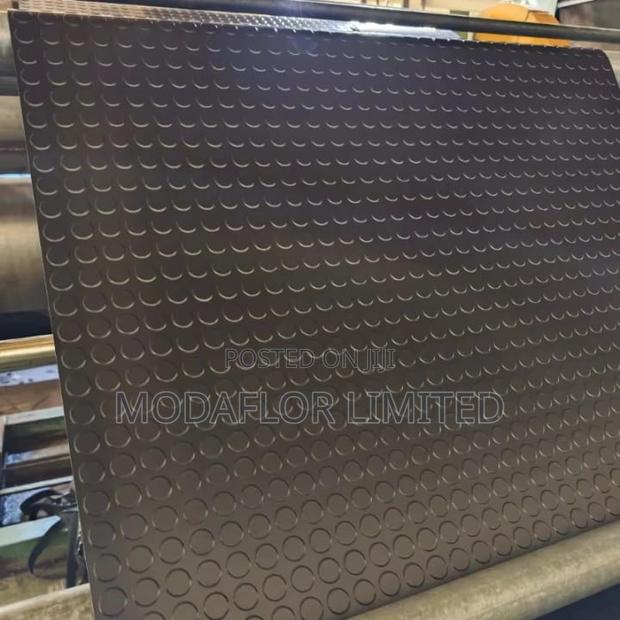 Universal Car Coin Mat – Compact, Durable Budget Friendly - main view