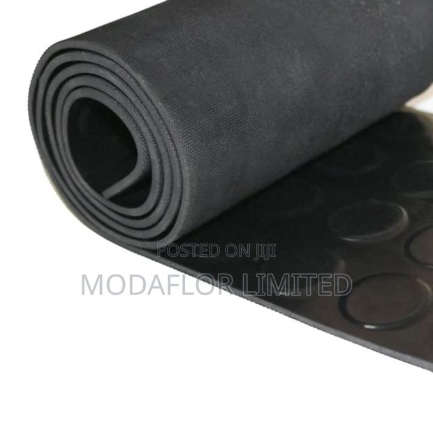 Heavy-Duty Coin Mat – Clean Car Interior Made Easy
