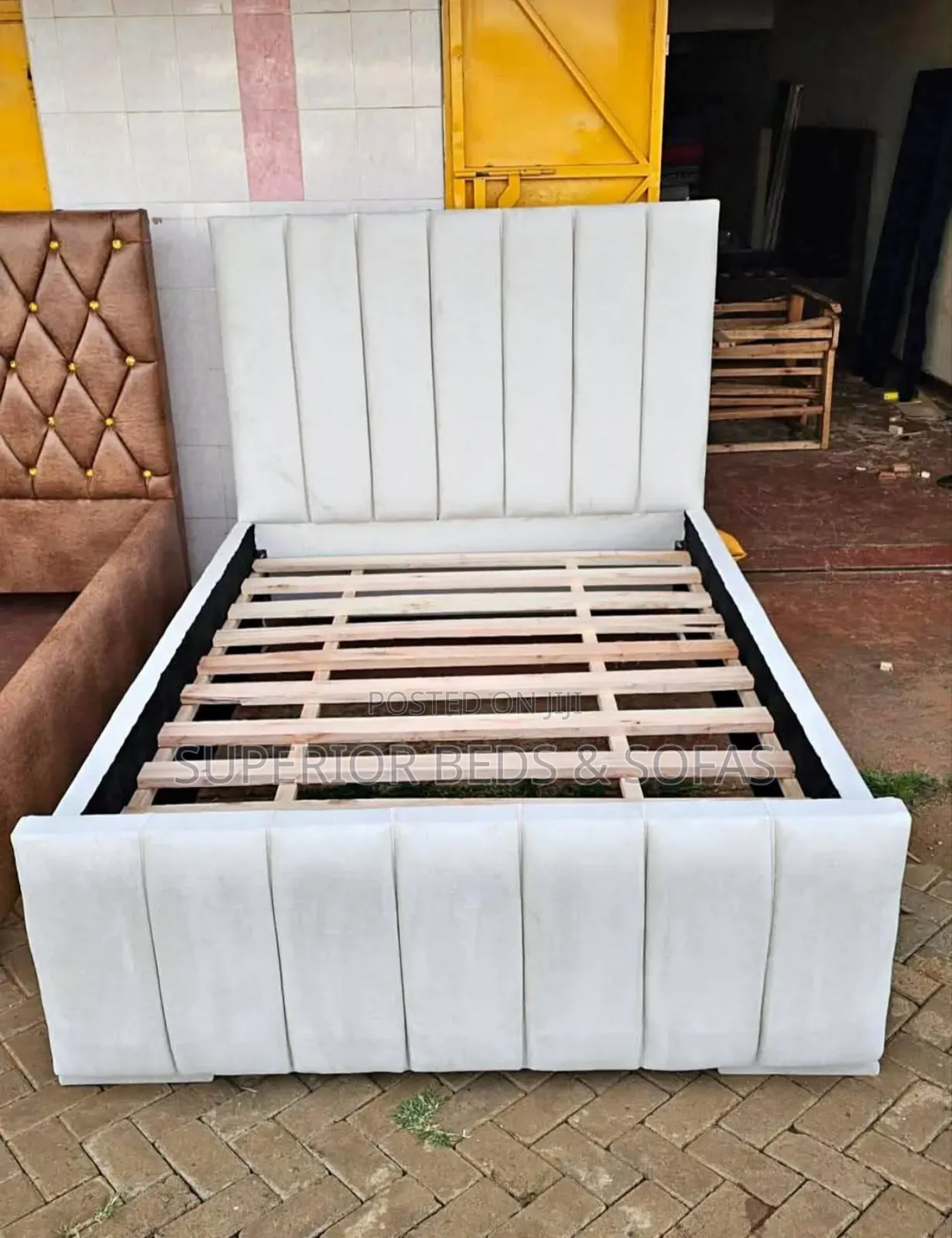 Creamed White New Elegant Model Chester Bed 5x6