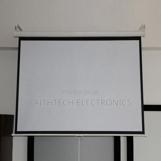 Reliable Pull-Down Projector Screen 1.5 M by 1.5 M