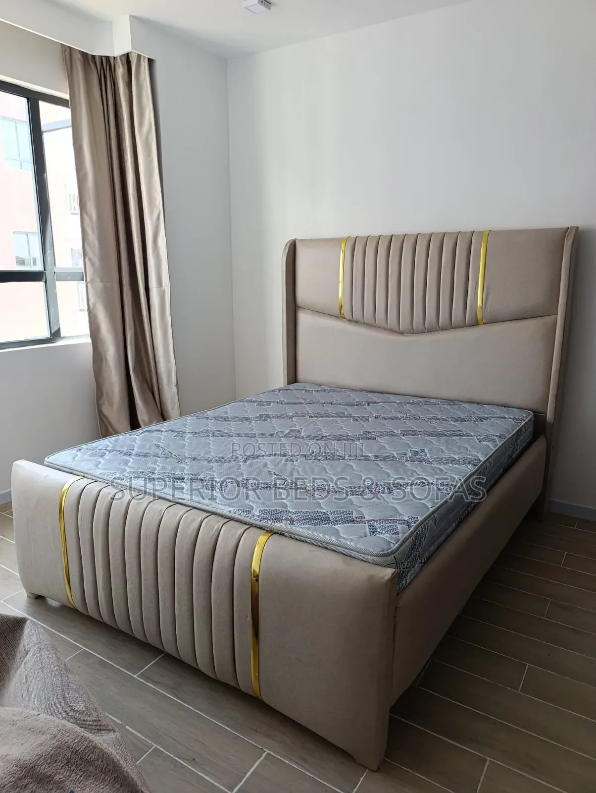 5x6 Posh Modern Padded Chester Bed