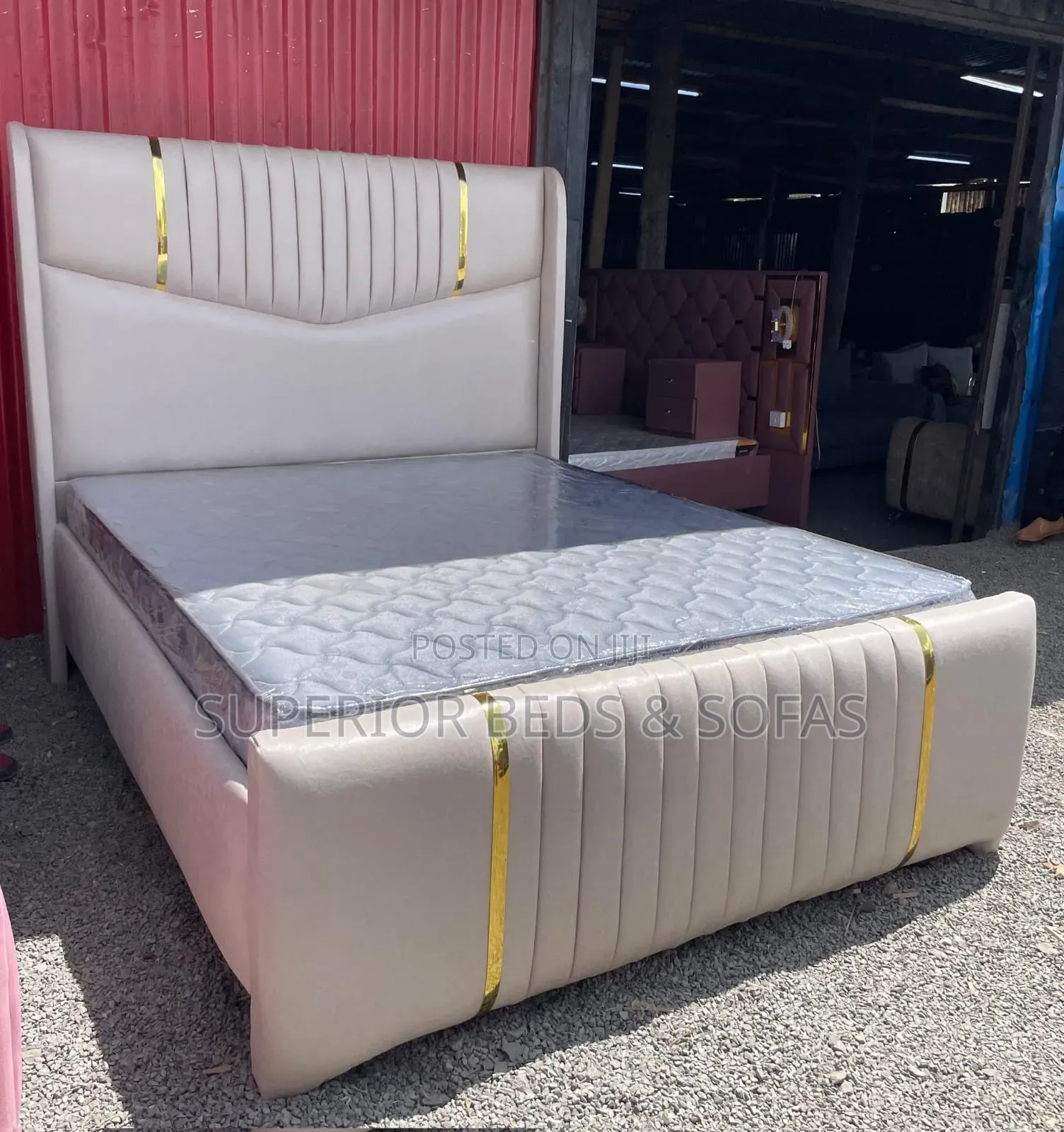 5x6 Posh Modern Padded Chester Bed