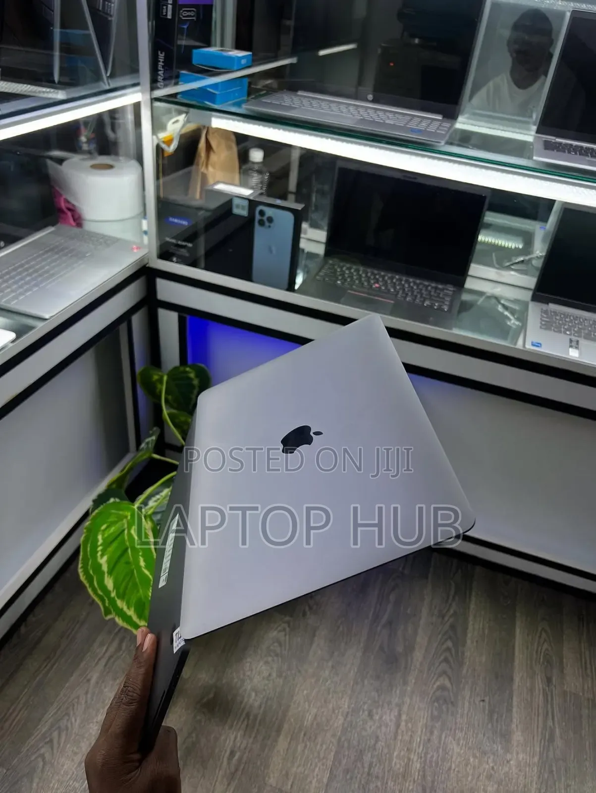 Laptop Apple MacBook Pro 2020 16GB Intel Core I7 SSD 1T
