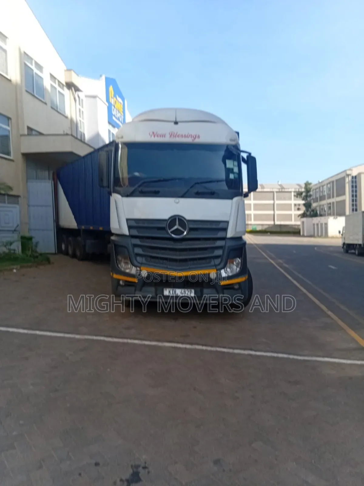 Professional Trailers for Logistics Are Available for Jobs