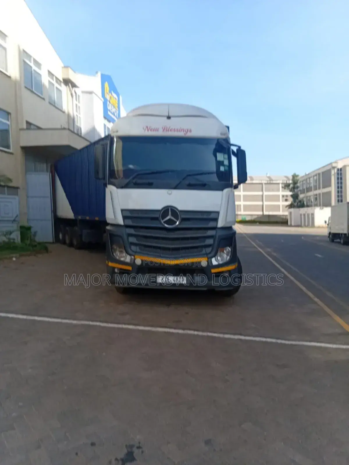 Professional Trailers for Logistics Are Available for Jobs