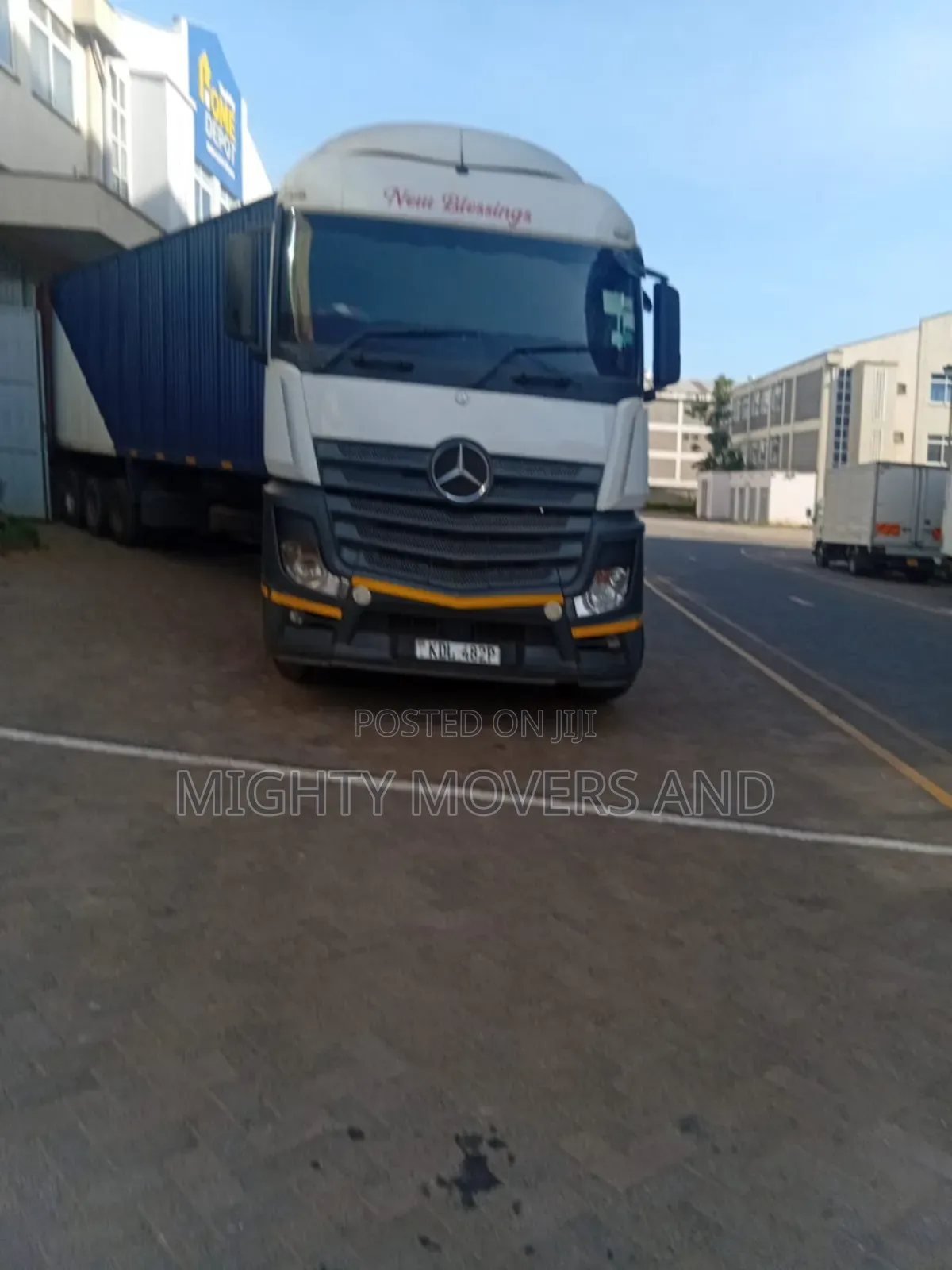 Professional Trailers for Logistics Are Available for Jobs