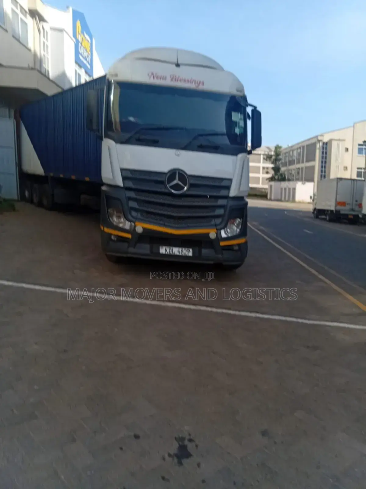 Professional Trailers for Logistics Are Available for Jobs