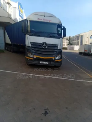 Professional Trailers for Logistics Are Available for Jobs