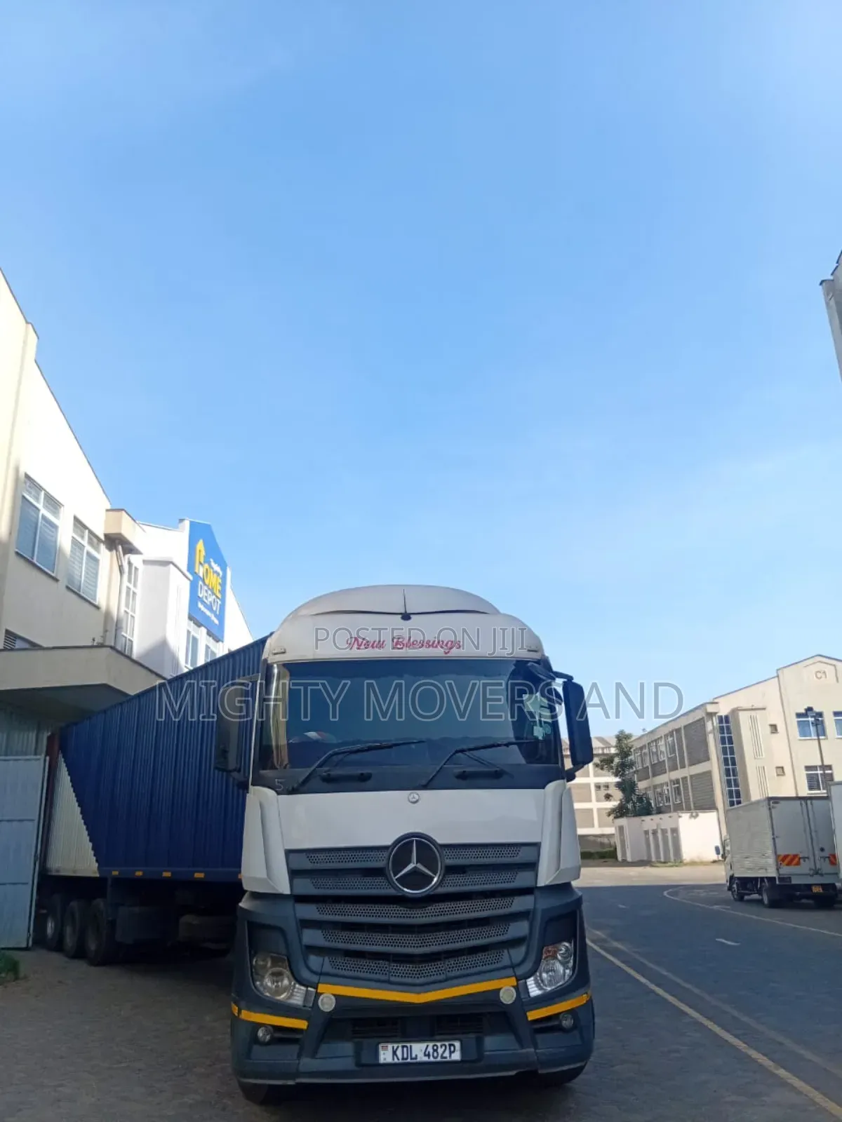 Professional Trailers for Logistics Are Available for Jobs