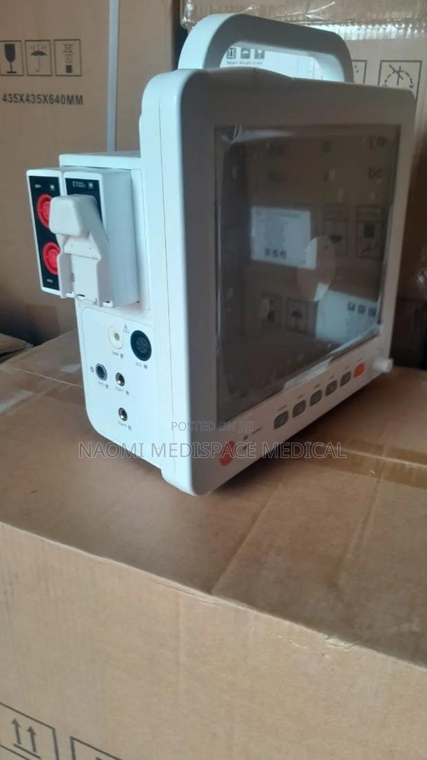 7 Parameters Patient Monitor - main view