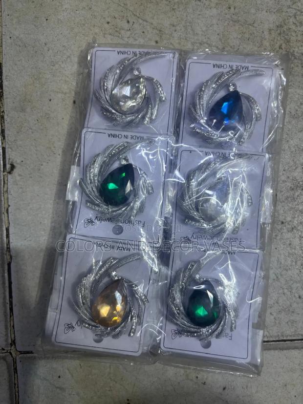 Brooches Beautiful and Classic - main view