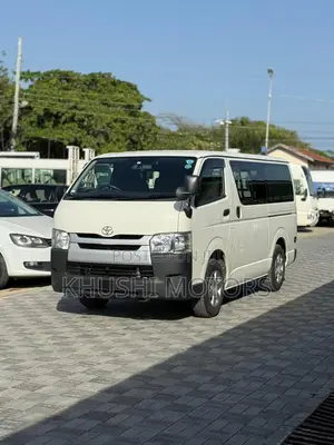 Toyota HiAce 2018 White