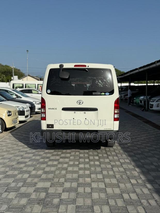 Toyota HiAce 2018 White - thumbnail 5