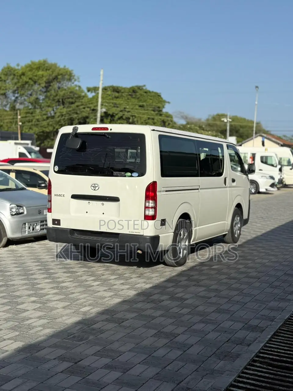 Toyota HiAce 2018 White