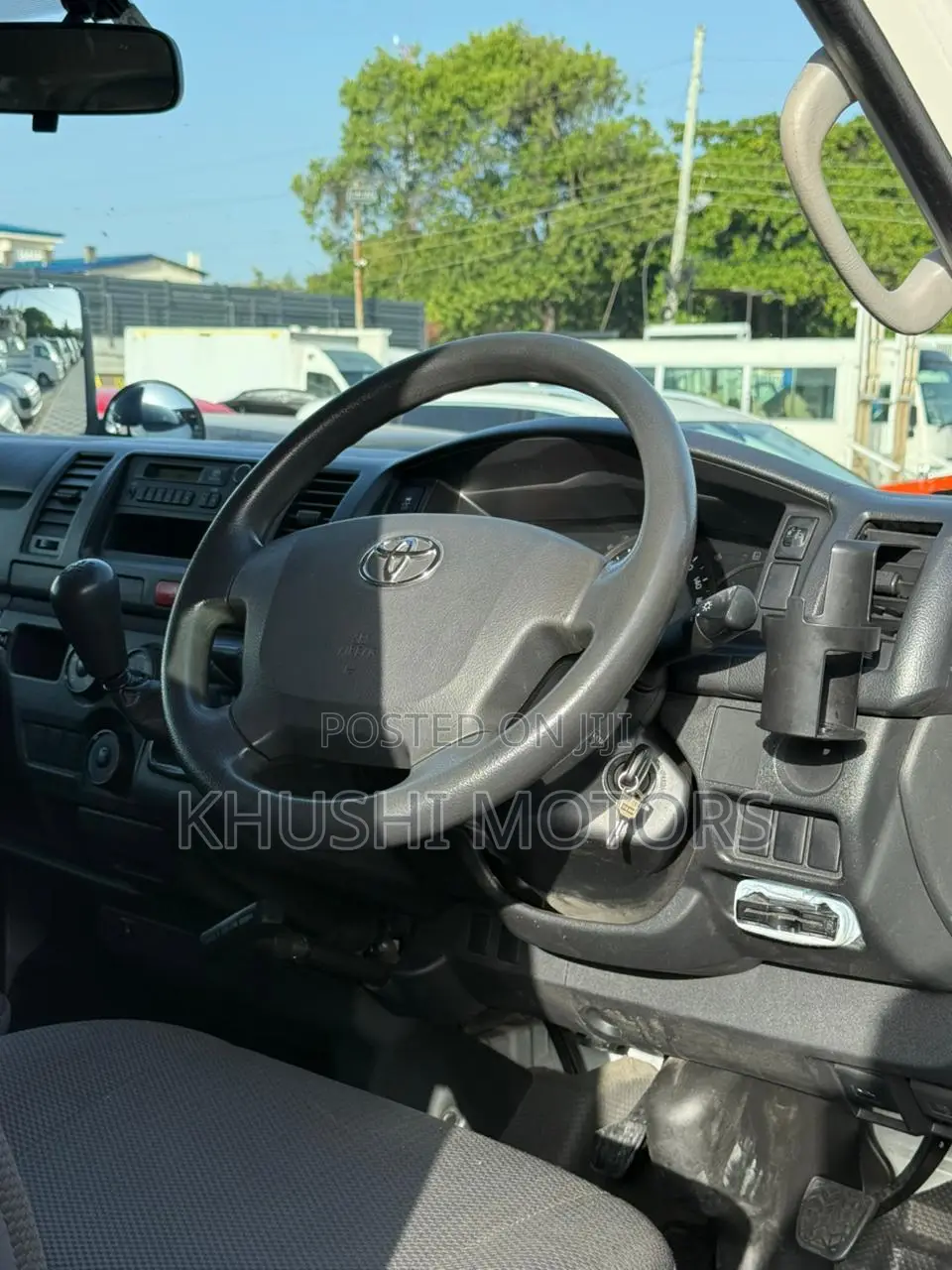 Toyota HiAce 2018 White