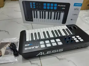 V25 Allesis Studio Midi Keyboard