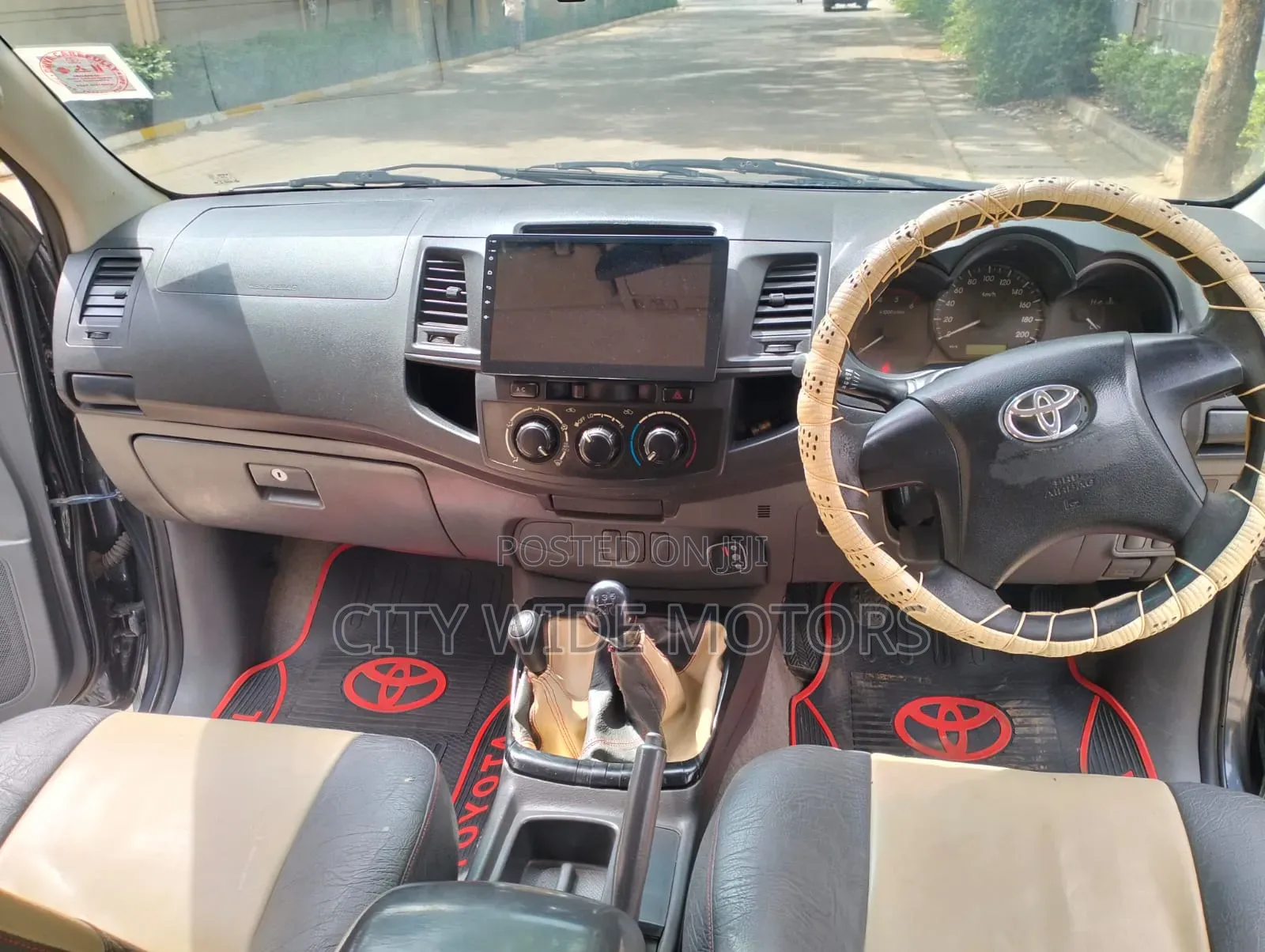 Toyota Hilux 2014 Gray